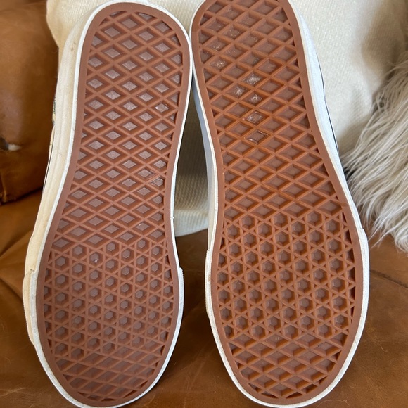 Vans high tops with butterfly accents - Picture 3 of 7